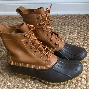 LL BEAN BEAN BOOTS 6”. Size 8